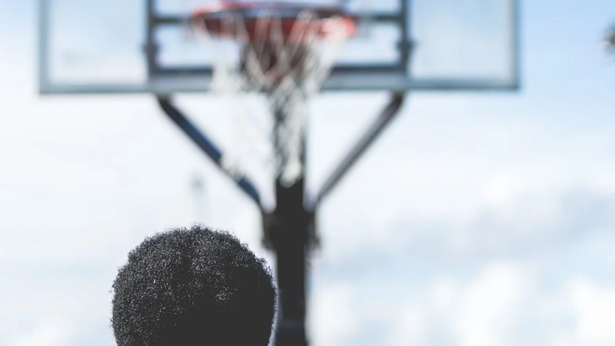 NBA休赛期十队博弈：规则变化与比赛管理新观察